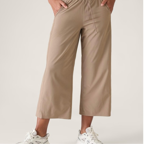 NWT Athleta Avenue Wide Leg Crop Sz 12 Pyrite Color item #657598 - Picture 2 of 12